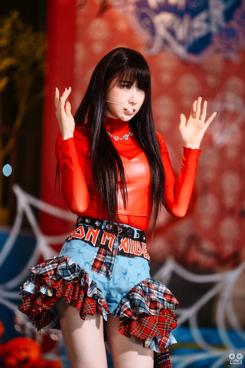 Chaeverland111's tweet photo. 📸 221016 人氣歌謠 #PD筆記
(慶)彩燕終於SOLO出道(祝)
民樂啊,有眼力見兒地用力敲打;;;;🎉🎉🎉
以後彩燕在舞臺上繼續發光吧... 照片由我來拍🏻🏻
#人氣歌謠 #inkigayo #李彩燕 #LEECHAEYEON #HUSHRUSH #PDNOTE @official_LCY https://t.co/BdtGj3gcLz