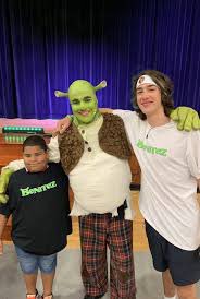 SWE_Negative's tweet photo. Detta är TSM Zabocki, Svinto_Sven och Klister_Klas_Roblox. TSM Zabocki klädde ut sig till shrek https://t.co/OPABK2nOTf