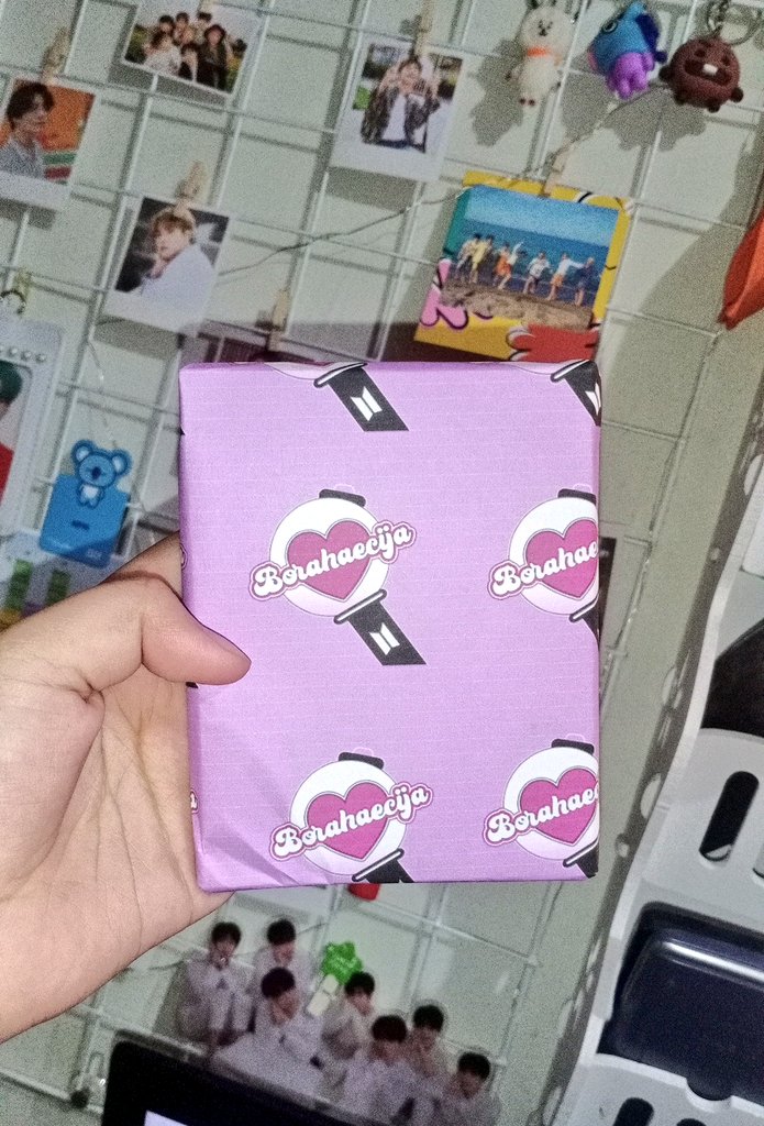 _bngtxt's tweet photo. ˚⊹✧#ellyCARTMAILS✧⊹˚
HAPPY NAMKOOK MONTH! 🐨🐰
So much kilig sa pag unboxing nito hihihi and it is worth the wait 😍. Thank you so much po dito sa Namkook fan kit, @borahaecija ✨🥰💜.
#byborahaecija https://t.co/jpJNtfdKWn