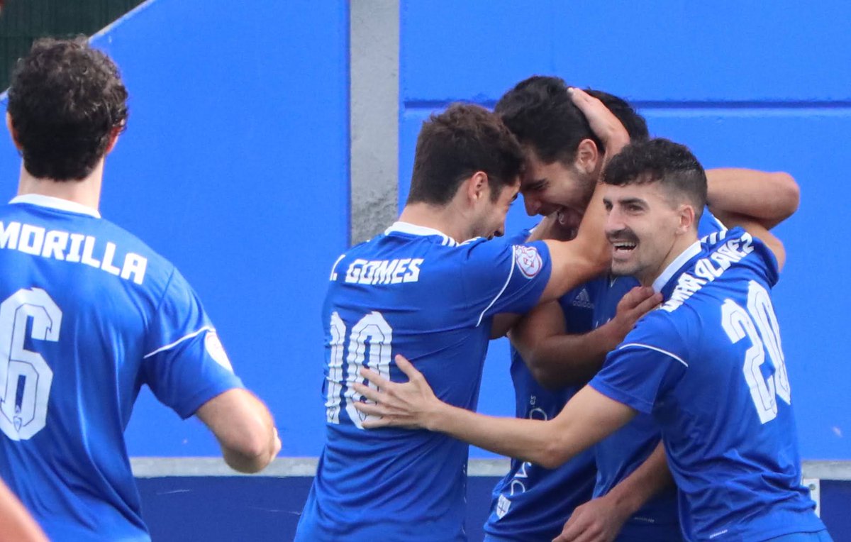 CDCovadonga's tweet photo. Trabajo🚀
📸 @URIDIZ2
Galería de la tercera victoria consecutiva del Cova ✅️
Quinta jornada consecutiva sin encajar ✅️
#DatosCova💪🔥
#TrabajandoX1Sueño https://t.co/sdkuGjbGod