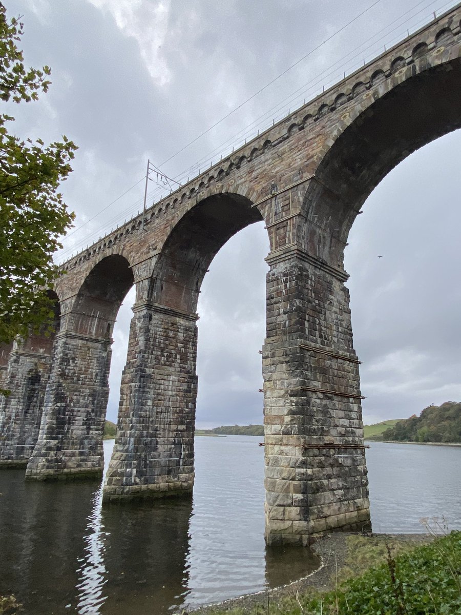 LizzieHelenMay's tweet photo. Back in Berwick the monumental 659m long/28 arch #RoyalBorderBridge opened in 1850, the last connecting piece in the thruβ rail line from London to #Edinburgh. Designed by Robert Stephenson it is also of local stone with brick infill in the piers. It is also grade Iβ¦ https://t.co/OkvdBIIZeR