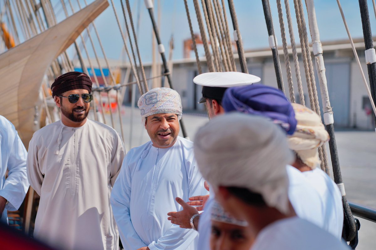 CAS_Salalah's tweet photo. زيارة سعادة الدكتور/ سعيد بن حمد الربيعي لسفينة شباب عمان الثانية بميناء صلالة. https://t.co/Xs936Ytkd3