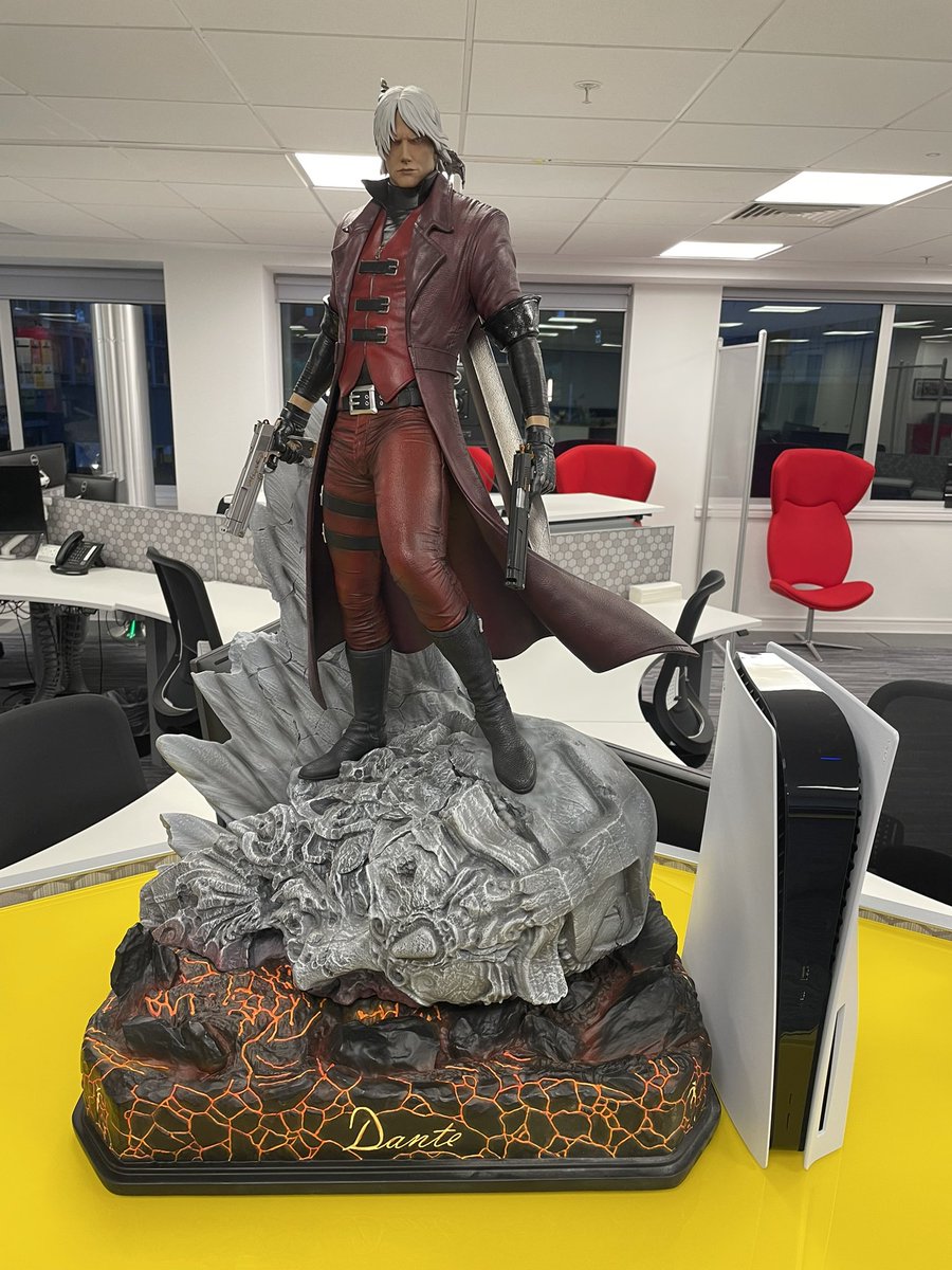 Finally got around to building this Darkside Collectibles 1/3 Scale Dante statue. Turned into a mini-workout as it weighs 40kg! 🗡

Going to follow-up with a short unboxing video. Working on it in my spare time 📹