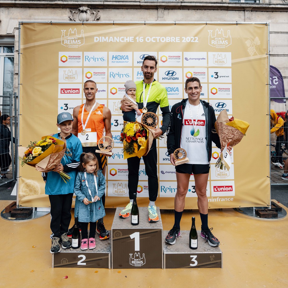 runinfrance's tweet photo. 🏆 Nos vainqueurs du #RunInReims by @hmutuelle 2022 : 

Marathon Hommes : 
1. Alexis Gathy – 2:36:04
2. Benoît Verrier – 2:40:19
3. Arnaud Gomes – 2:40:41

Marathon Femmes : 
1. Coralie Baudoux – 3:00:57
2. Clémentine Mazaury – 3:06:09
3. Sophie Bigault – 3:28:27 https://t.co/CRQpomewis