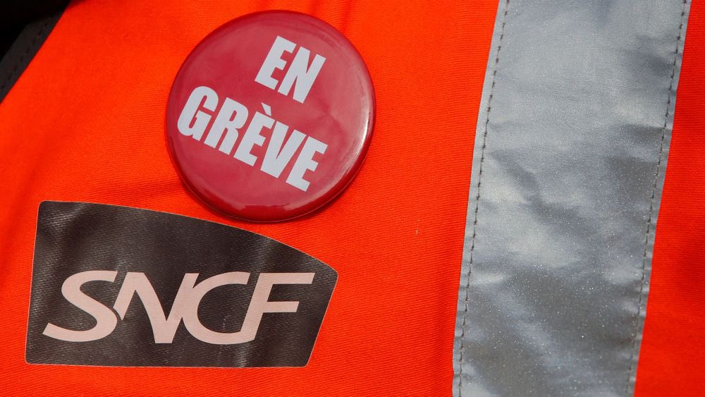 BB27000's tweet photo. ⚠️Attention danger.⚠️

Je vais parler sur LE sujet des grèves à la SNCF.

Thread ⤵️⤵️⤵️ https://t.co/vxAhOdmfwA
