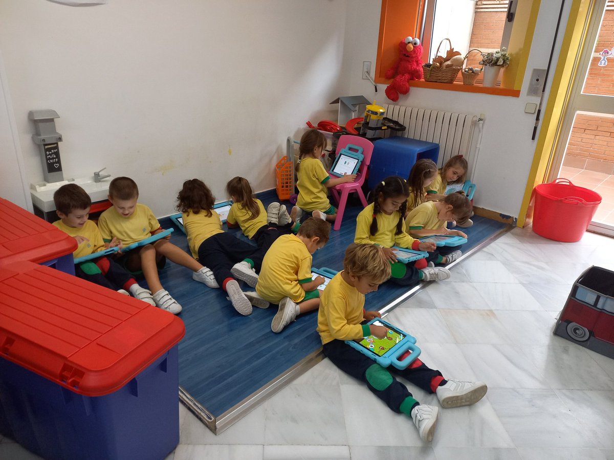 InfantNatzEsplu's tweet photo. Respectant el ritme d'aprenentatge de cada alumne #P5fixis #ciberemat https://t.co/I3WTOJa5A4