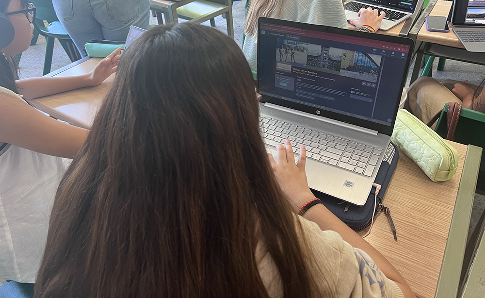 ColegioMirabal's tweet photo. Nuestros alumnos de bachillerato se preparan para su futuro asistiendo a una feria virtual de universidades internacionales. Gracias @unifrog !
#bachillerato #bachilleratointernacional #boadiladelmonte #aninspiredschool #liderandoelfuturo https://t.co/hALgN73Q4v