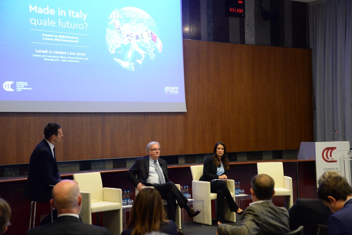 PromosItalia's tweet photo. Protagonisti della prima #TavolaRotonda moderata da @Dario_Donato gli imprenditori Lara Botta, Vice Presidente Botta EcoPackaging e Franco Moscetti, Presidente OVS che hanno raccontato le loro esperienze di #export di successo.

@camcom_milomb @bottalara @Axelgb2016 https://t.co/dnylFjAPZ9