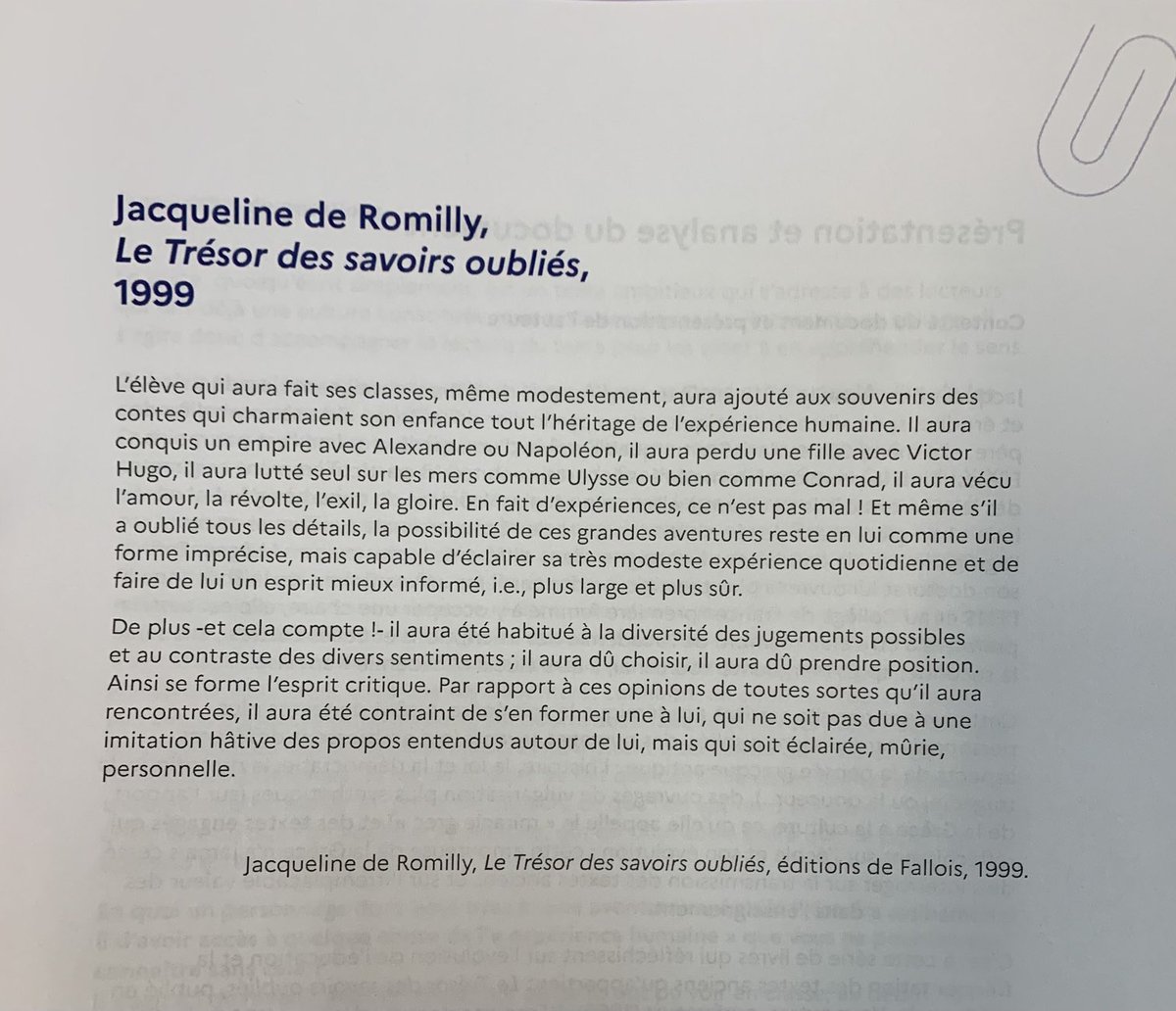 Hommage à Samuel Paty au collège Fromentin. Lecture d’un texte de J. de Romilly et discussion avec les élèves sur le rôle de l’Ecole et les Valeurs de la République. Merci aux personnels et aux élèves pour ces échanges et cet hommage. ⁦<a href="/DSDEN17/">DASEN17</a>⁩ ⁦@MahdiTamene⁩