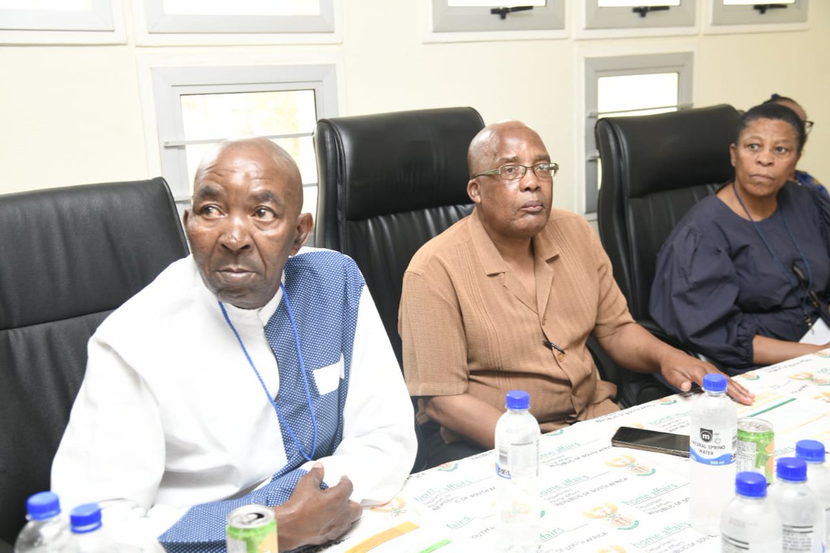 Min Motsoaledi, Kgosi Mathibe and Executive Mayor Cllr Matlakala Nondzaba listen to a presentation about Home Affairs footprint and services in the North West #DHAServiceDelivery