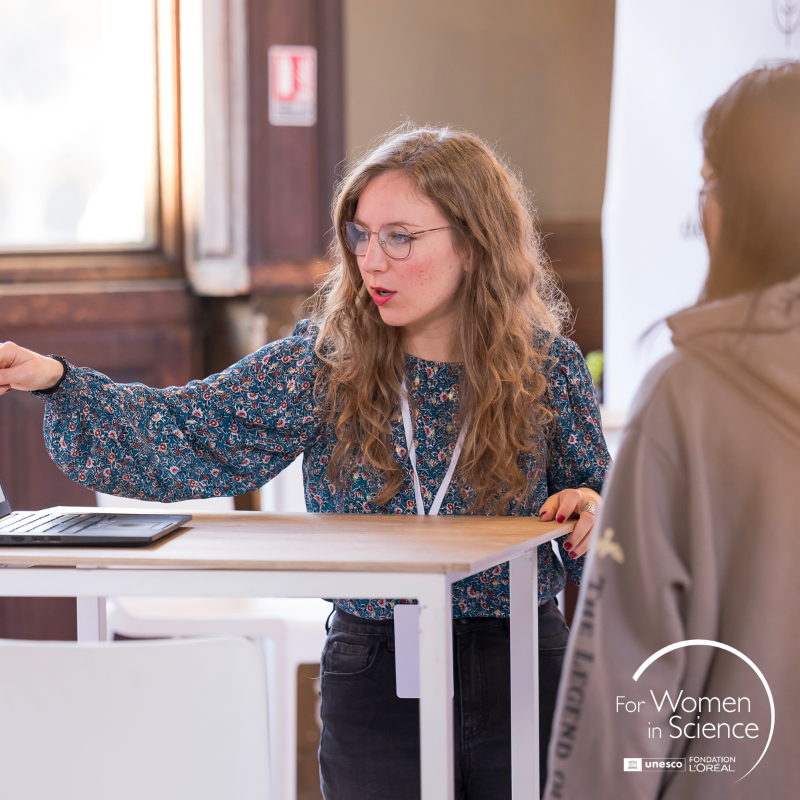 4womeninscience's tweet photo. Avec notre programme #ForGirlsInScience, nous cherchons à inspirer la prochaine génération de scientifiques et de chercheuses 👩‍🔬

Une partie des lycéen.nes du programme ont pu échanger et parler carrières scientifiques avec nos Jeunes Talents au @LeCnam mercredi dernier 👇
