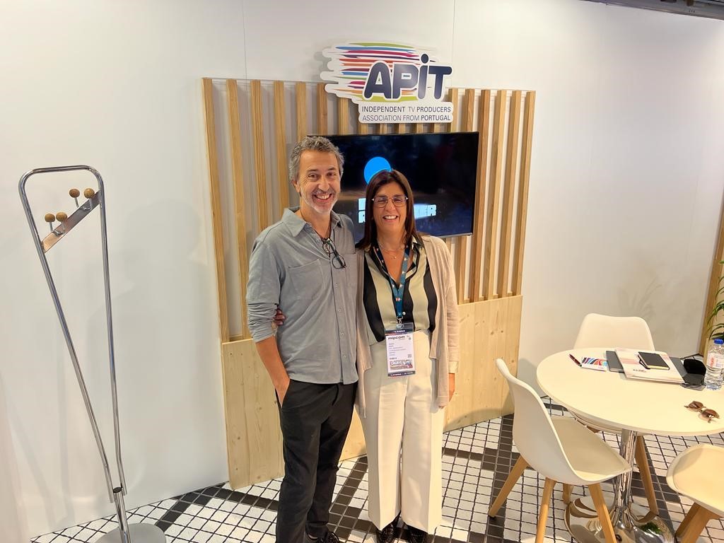 APITelevisao's tweet photo. Começou hoje uma nova edição do MIPCOM e, mais uma vez, a APIT está presente para representar Portugal e promover o setor audiovisual do país.
É muito bom estar de volta! 😊

#APIT #apitv #MIPCOM #MIPCOM2022 #Portugal #audiovisual #independentproducers @mip https://t.co/zn9x764nm3