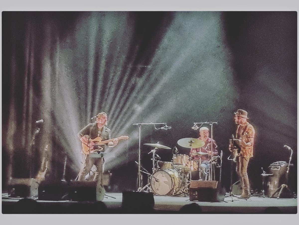 jgpguitar's tweet photo. Gracias al público que vino ayer al concierto, gracias al festival @villanosdeljazz y todo el equipo técnico y de sala por hacerlo posible. Pero sobretodo gracias a la música que nos cura y que nos une, que nos hace enfrentarnos a los miedos y nos obliga a estar vivos. ¡Gracias! https://t.co/SP76MqU9MR