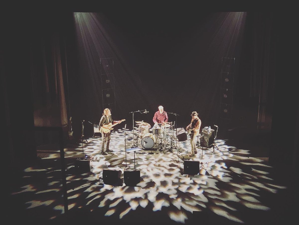 jgpguitar's tweet photo. Gracias al público que vino ayer al concierto, gracias al festival @villanosdeljazz y todo el equipo técnico y de sala por hacerlo posible. Pero sobretodo gracias a la música que nos cura y que nos une, que nos hace enfrentarnos a los miedos y nos obliga a estar vivos. ¡Gracias! https://t.co/SP76MqU9MR