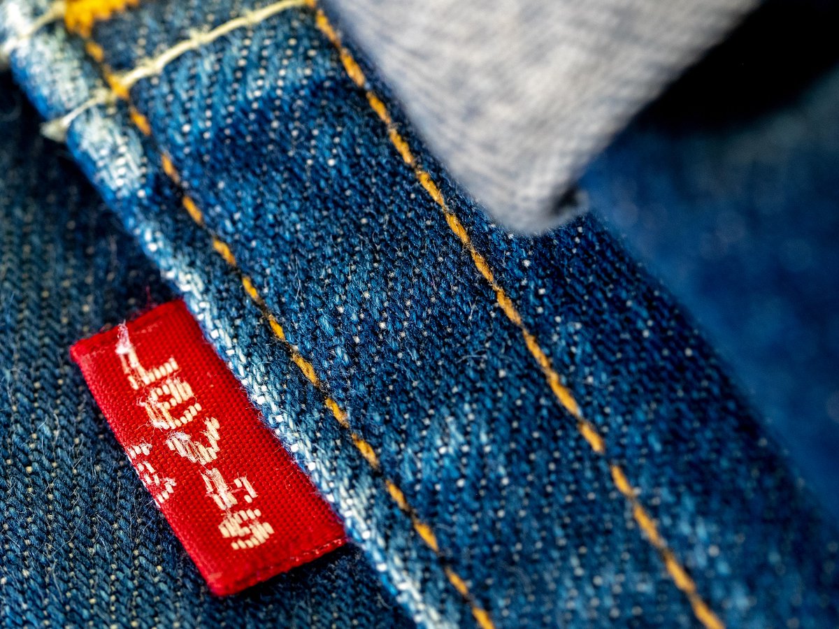 ArticleBayTwitt's tweet image. Levi’s jeans from the 19th century sold for a gigantic amount. You won’t believe how much they cost!
articlebay.medium.com/levis-jeans-fr…
#medium #mediumwriters #cloathing #jeans #auction #lifestyle #life #lifelessons #money #history #news #blog #blogs #article #articles #writer #writers