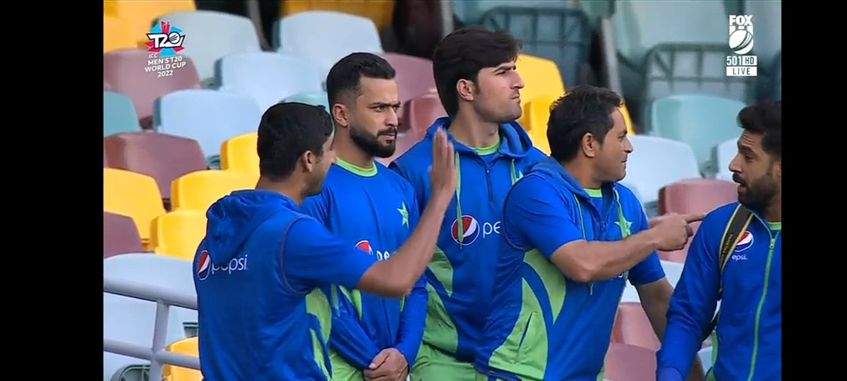 Vivek7058's tweet photo. pakistan player ready for warm up matches against england watching india vs australia match in gabba #pakvseng #INDvsAUS https://t.co/UIxpItofjC