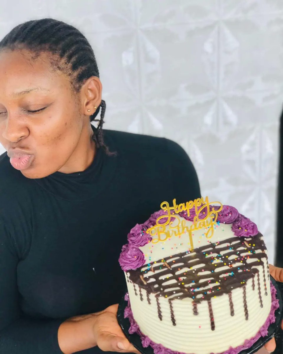 ChinakweKosiso1's tweet photo. @udensi_cynthia tried her second buttercream practical, remember I told you to watch out for her while she gets better.
.
Call our cakeline 07037224178 
.
https://t.co/qg7bmc4wJP 
#anambrabaker 
#onitshabaker 
#internationalbaker
#worldclassbaker
#deluxecakesnevents https://t.co/VGUP2SBQbM