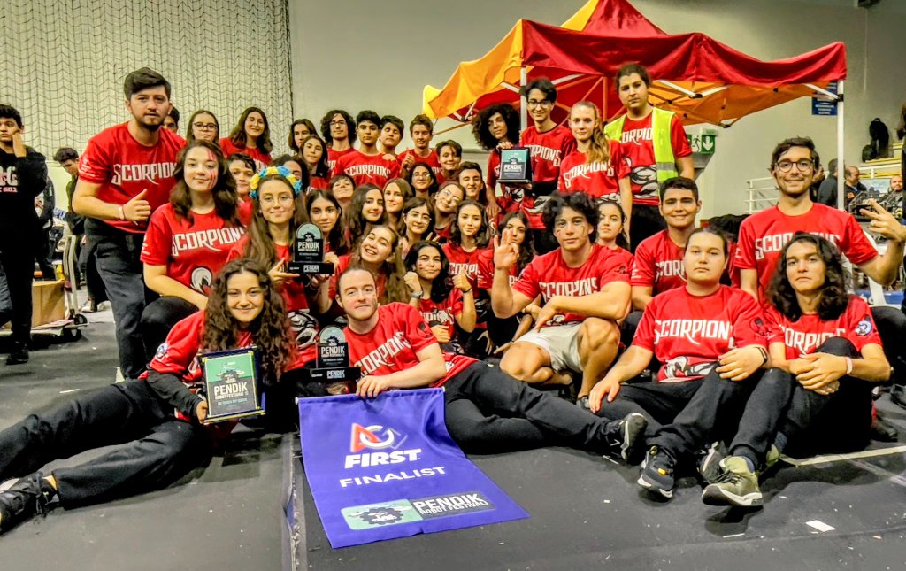 PENDİK OFF-SEASON Turnuvasında takımımız Scorpions-7672 “Kontrolde Yenilik ve Finalist” ödüllerini aldı. Takımımızı ve emeği geçen öğretmenlerimizi tebrik eder, başarılarının devamını dileriz. Scorpions #7672 <a href="/scorpions7672/">Scorpions 7672</a>