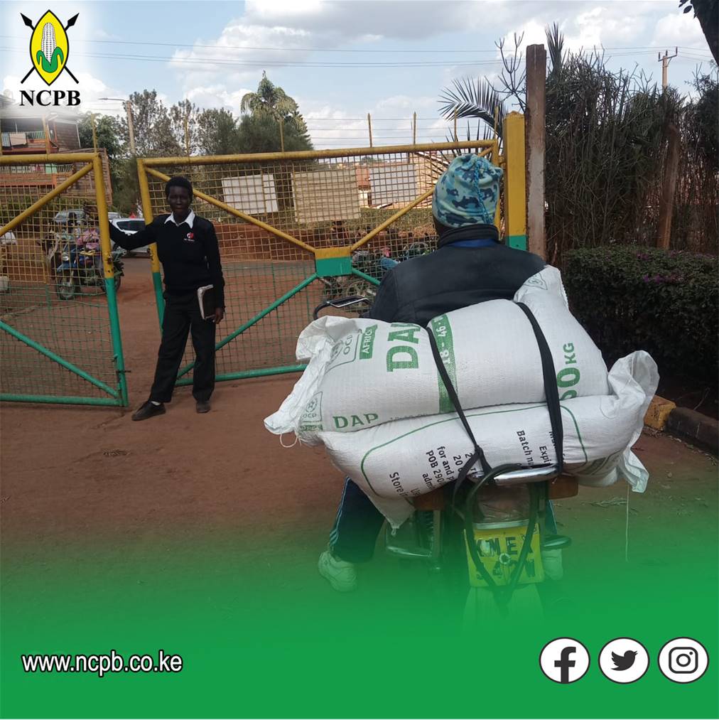 HudumaPoa's tweet photo. Registered Farmer    

Subsidized Fertilizer Available 

Payment Made 

Subsidized Fertilizer Collected 

Happy Farmer  https://t.co/OSDVdEEJ4p