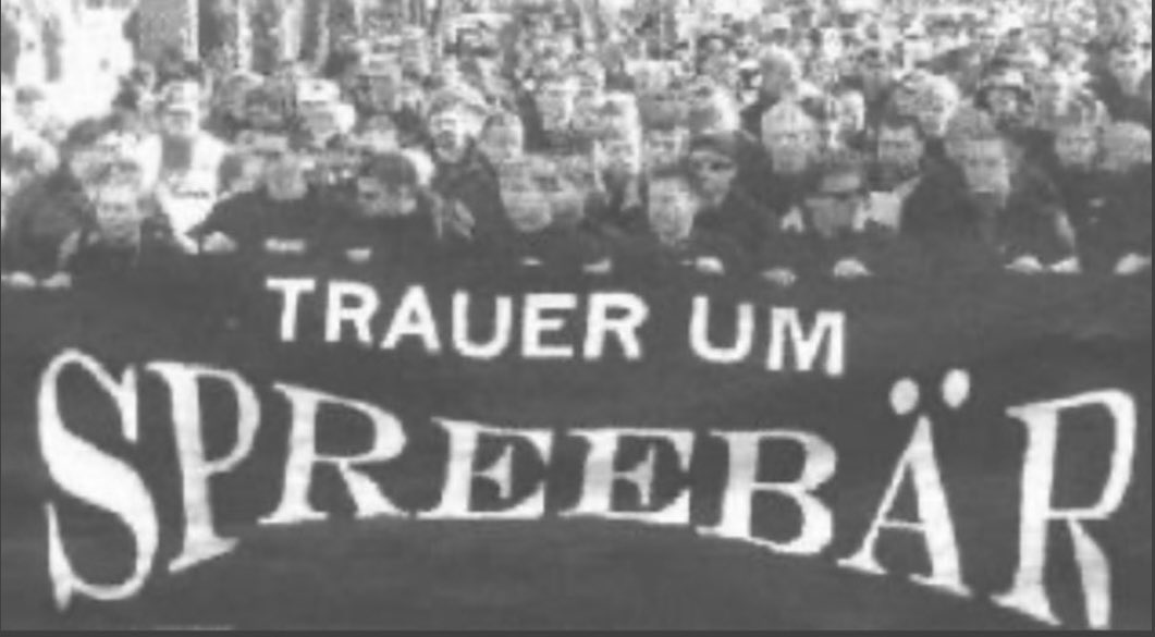 renelauberlin's tweet photo. In Gedenken an Carsten Grab.
Heute vor 22 Jahren wählte er den #Freitod. Wir denken an Dich. RIP #Spreebär

#CarstenGrab @FanhilfeHertha
@fanhilfebfc @HerthaBSC
@BFCDynamo @Eisbaeren_B @FKOstkurve @bfcfanbeirat https://t.co/9fSWaFqfIP