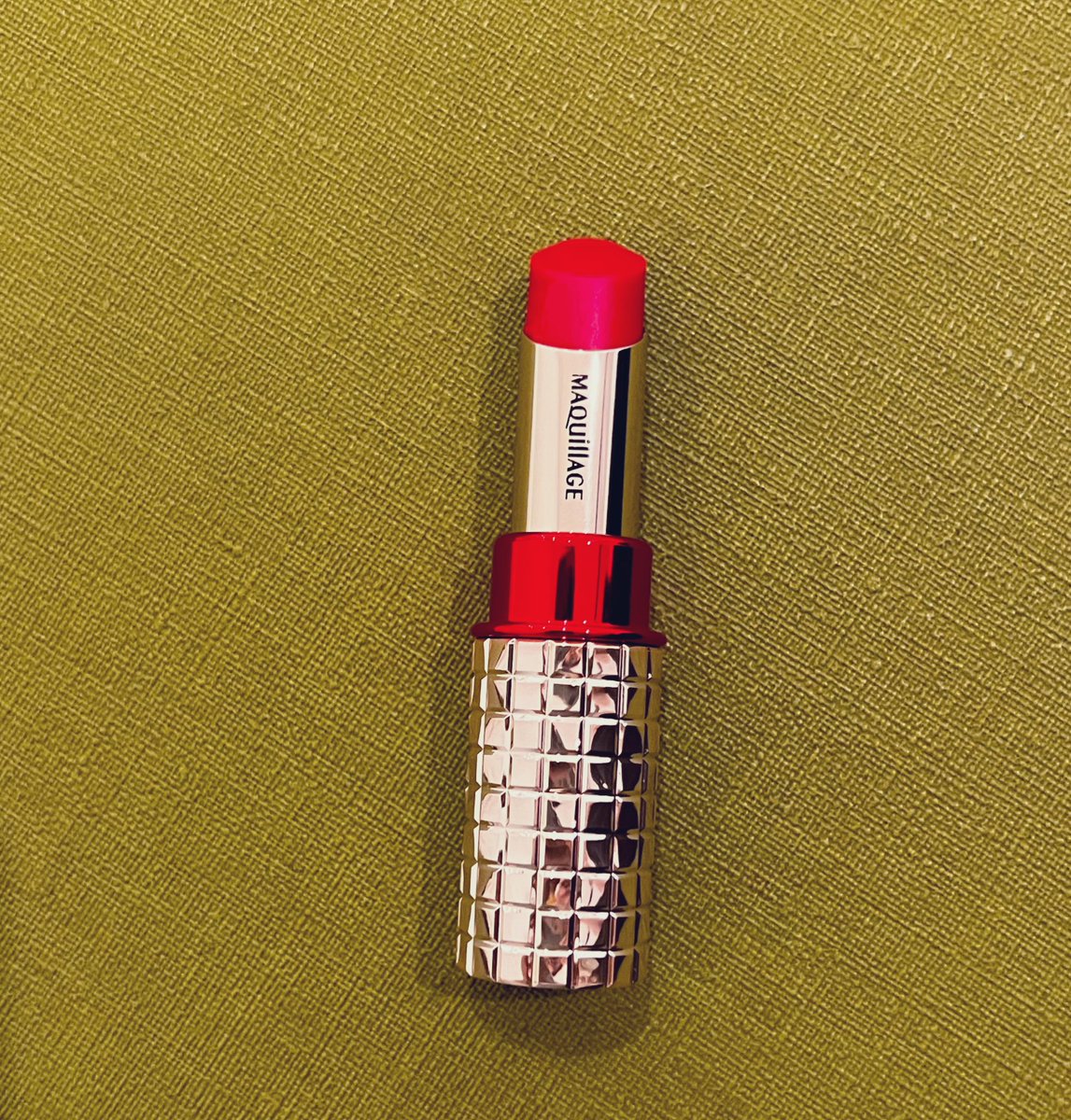 kosumepome's tweet photo. 新しいリップ買ってみた〜

イエベに似合う
大人っぽいカラー❤️

潤いがすごいのに
2度塗りすると艶マットになる💕

＃コスメ好きさんと繋がりたい 
#マキアージュ
#ドラマティックルージュ
#RD430 https://t.co/TFZlDFNykf