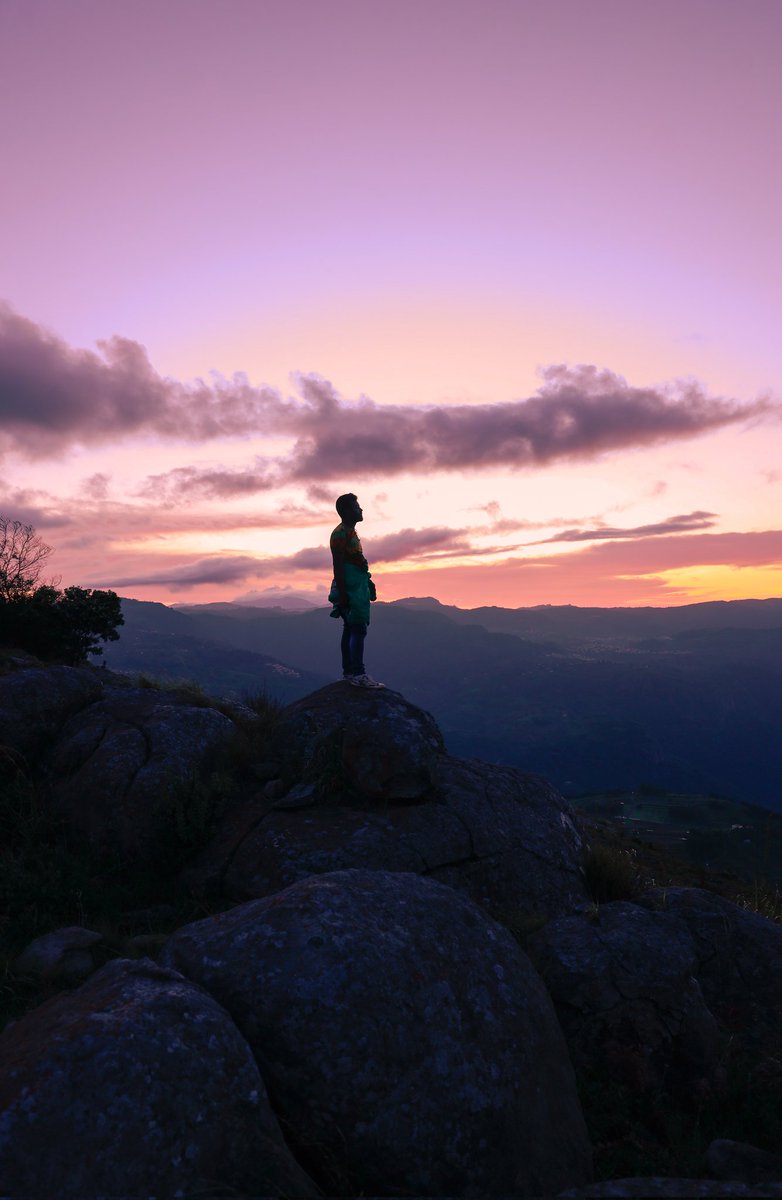 joshiepixelator's tweet photo. #trekking
#goldenhour
#teamcanon
#silhouette 
#tn43 
#momentsbyjoshie https://t.co/iq30mOMQKj