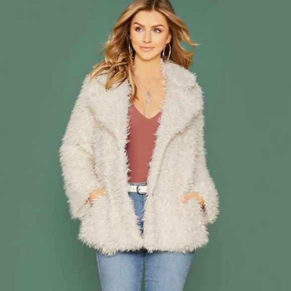 suzcat12's tweet photo. So good I had to share! Check out all the items I'm loving on @Poshmarkapp #poshmark #fashion #style #shopmycloset #millibon #hm: https://t.co/t7bDGZrKtX https://t.co/T5o2yPJgzu