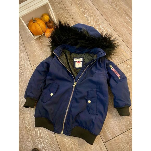suzcat12's tweet photo. So good I had to share! Check out all the items I'm loving on @Poshmarkapp #poshmark #fashion #style #shopmycloset #millibon #hm: https://t.co/t7bDGZrKtX https://t.co/T5o2yPJgzu