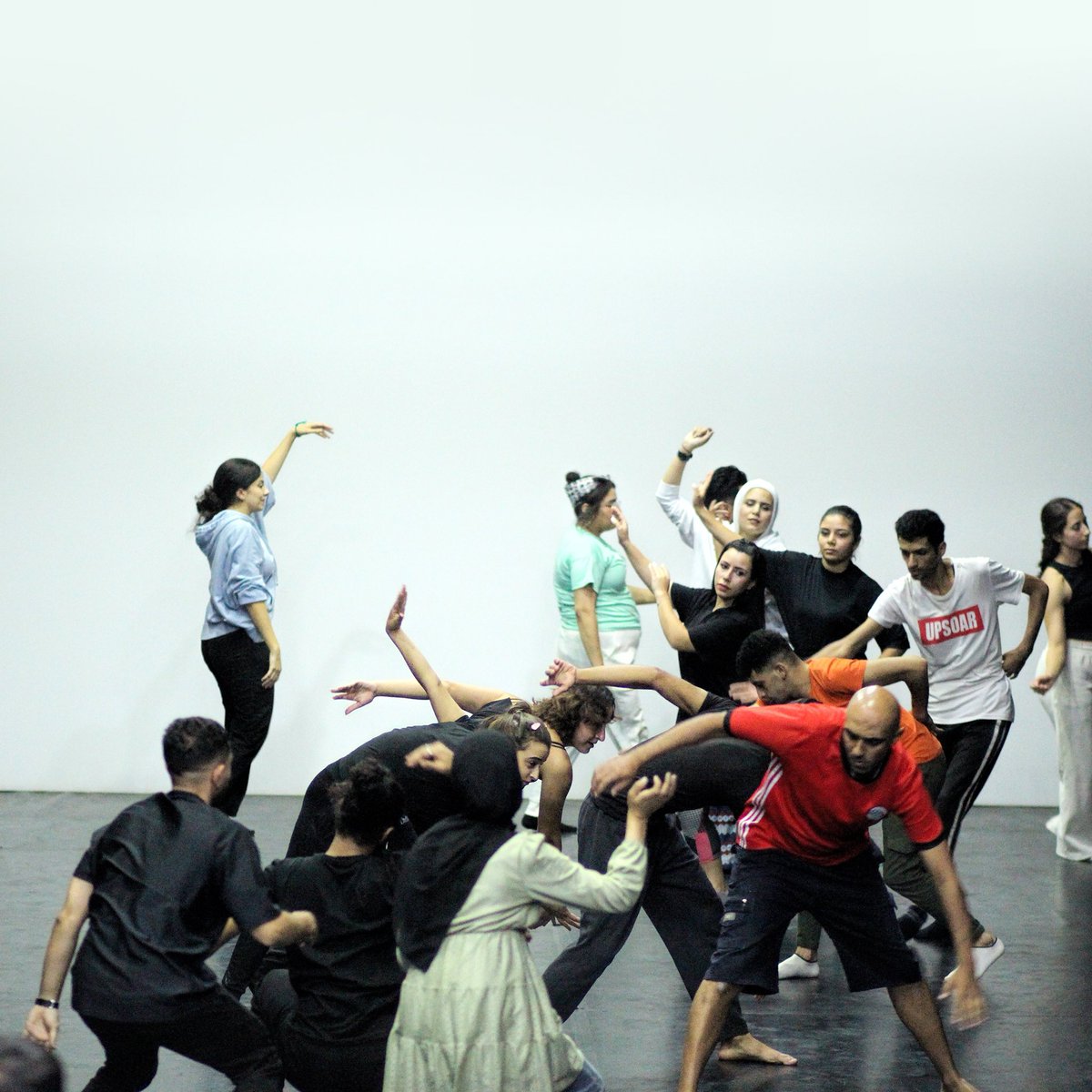 studio8jo's tweet photo. “ #Theatrical #Residency Program ” - #Uptooted2
Day 3: An exercise of human #flocking was introduced, followed by a great range of #experiments with #livecam, #graphics #drawing tablet, #stylus, and #improvisation.
#creativeforce #swedishinstitute #drososfoundation #Studio8jo https://t.co/2ncSZaF5WM