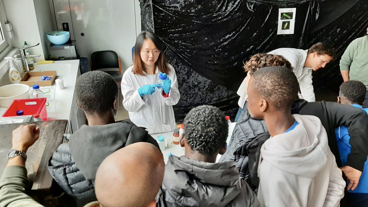 Retour sur la <a href="/FeteScience/">Fête de la science</a> le week-end dernier <a href="/ENS_ULM/">École normale supérieure | PSL</a>. La découverte de la chimie par des collégiens vendredi et le public samedi. Jardins chimiques, jeux, molécules…