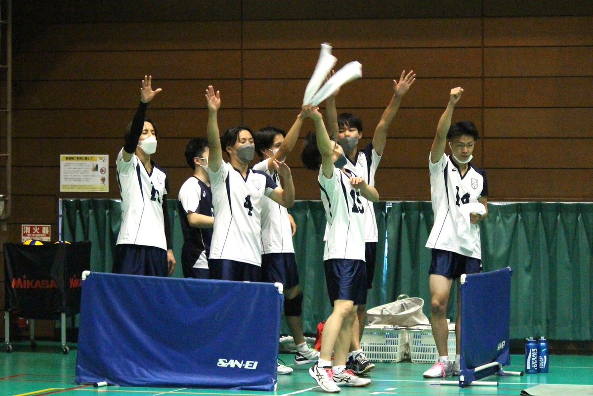 utefvolley's tweet photo. 秋季男子チャレンジマッチ大分大会
2日目10/15
順位決定トーナメント

1回戦
VS沖縄大学 2-1 勝
①27-29
②25-11
③25-20

2回戦
VS名桜大学 2-0 勝
①28-26
②25-23

準々決勝
VS西南学院大学 0-2 負
①22-25
②24-26

ベスト8という結果でした
応援ありがとうございました！ https://t.co/6jyuD1z1j8