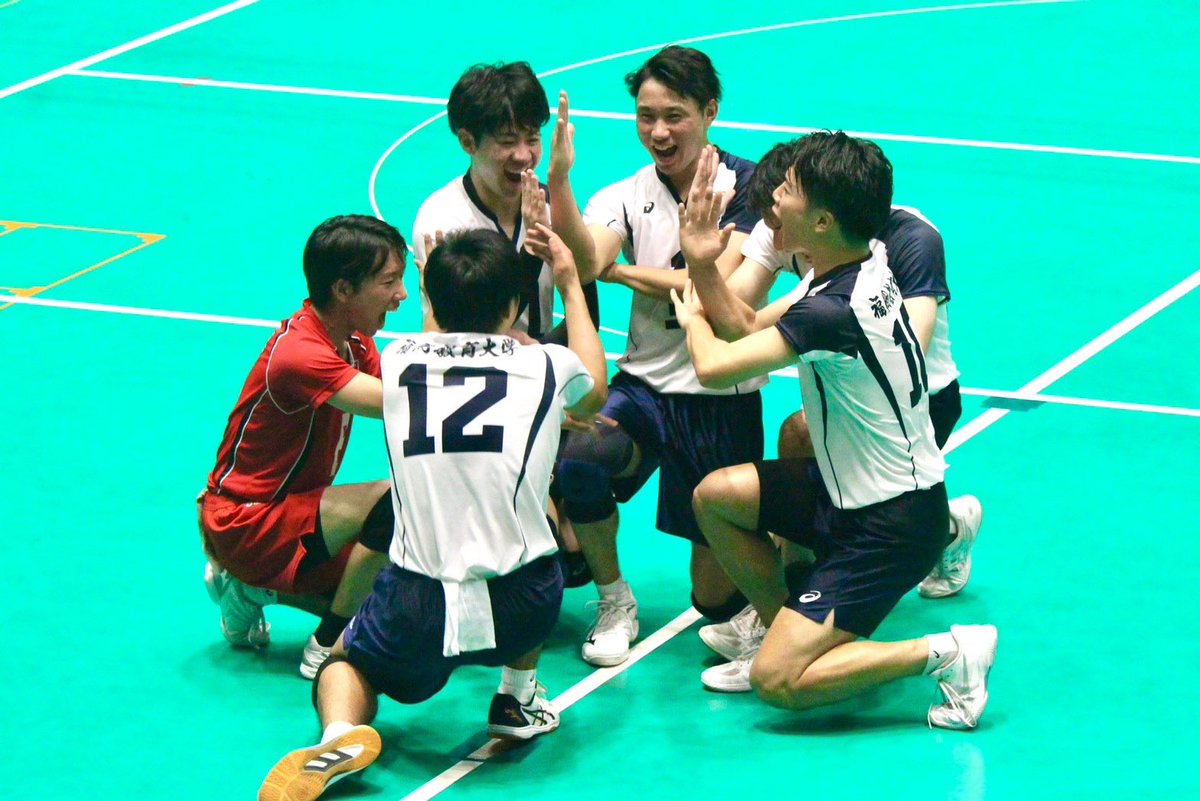 utefvolley's tweet photo. 秋季男子チャレンジマッチ大分大会
2日目10/15
順位決定トーナメント

1回戦
VS沖縄大学 2-1 勝
①27-29
②25-11
③25-20

2回戦
VS名桜大学 2-0 勝
①28-26
②25-23

準々決勝
VS西南学院大学 0-2 負
①22-25
②24-26

ベスト8という結果でした
応援ありがとうございました！ https://t.co/6jyuD1z1j8
