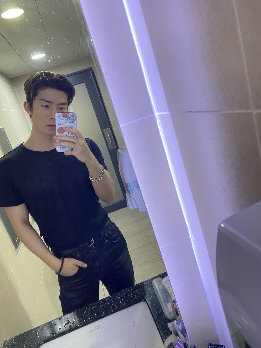 dksemffudy0__0's tweet photo. 핫가이~ https://t.co/lIXEtZwUoJ
