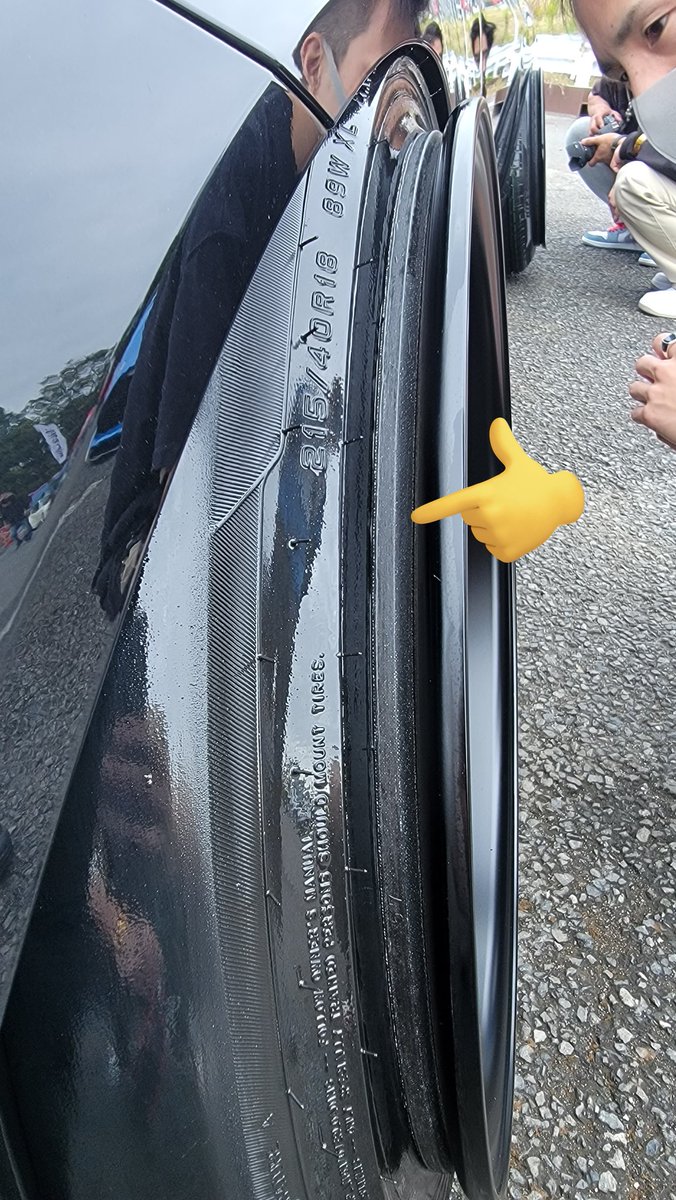 akihito_ota's tweet photo. 326ｻﾝの新型Zめちゃくそカッコよかったんだけど
それよりもこのホイールとタイヤのゴムリング的な物って何！？🙄
エアー漏れを防ぐ優れ物？🤔 https://t.co/RJzZs6VhNk