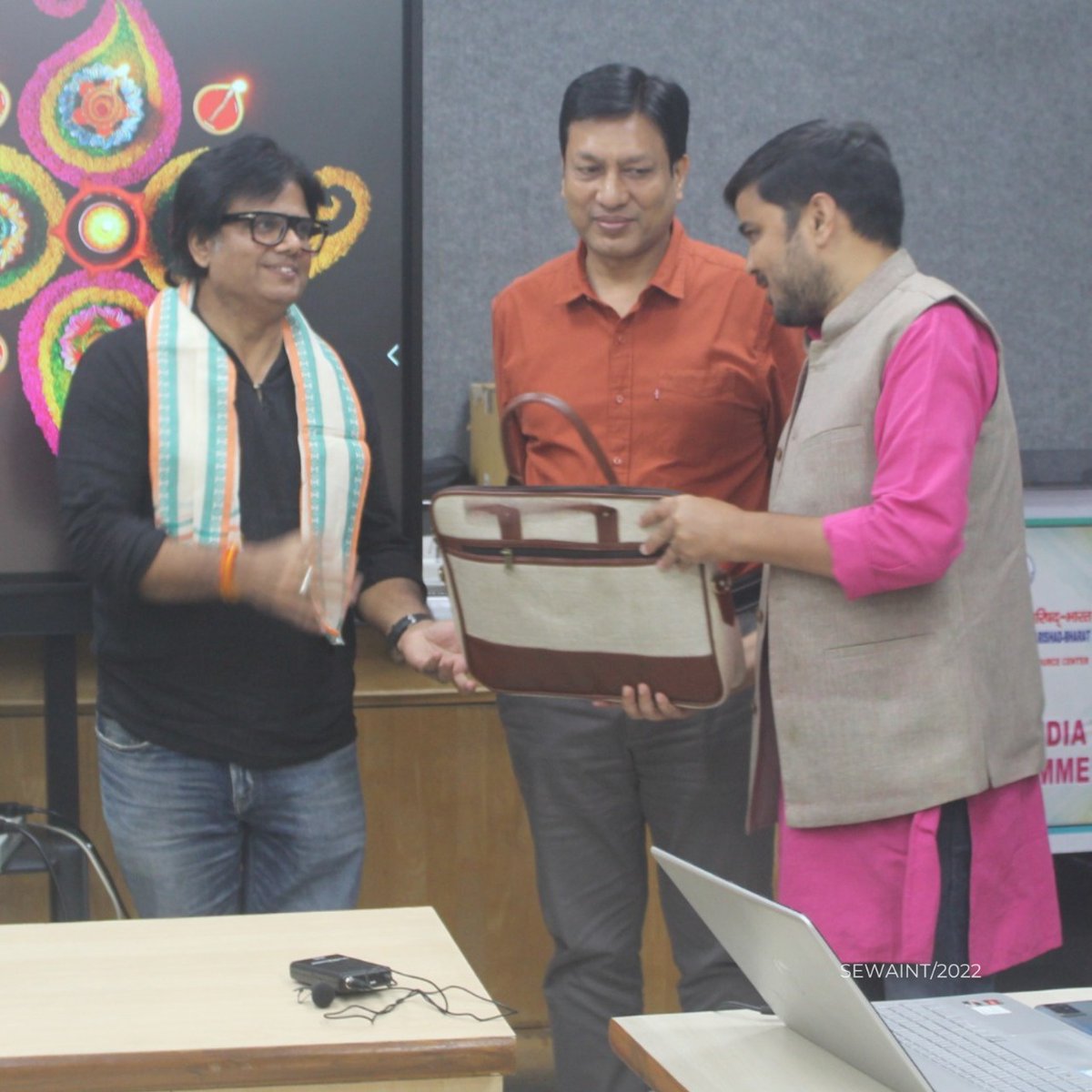 Sewa_Intl's tweet photo. "Filled with gratitude at the Deepotsav of Sewa International Bharat. Kudos to the entire Sewa International team for making excellent efforts at the time of Covid-19."  - Ashok Shrivastav https://t.co/y2wNEg04pv
