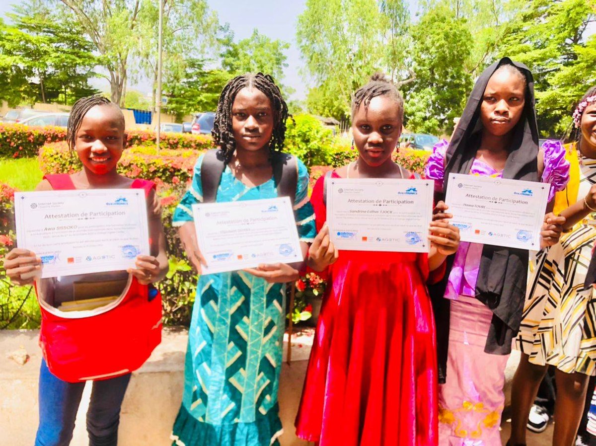 isocml's tweet photo. Une cérémonies riche en activités.
Merci aux partenaires qui ont rendu possibles ces activités. Il s'agit de #AnkaTraonics, #OrangeDigitaCenterMali et l'@agetic_officiel.
Merci aux invités #FondationSoumailaCisse, @FemmesetTIC #ChaqueEnfantCompte #AFARDMALI #AFIMA #lesEcoles https://t.co/J8GKgkmhn2