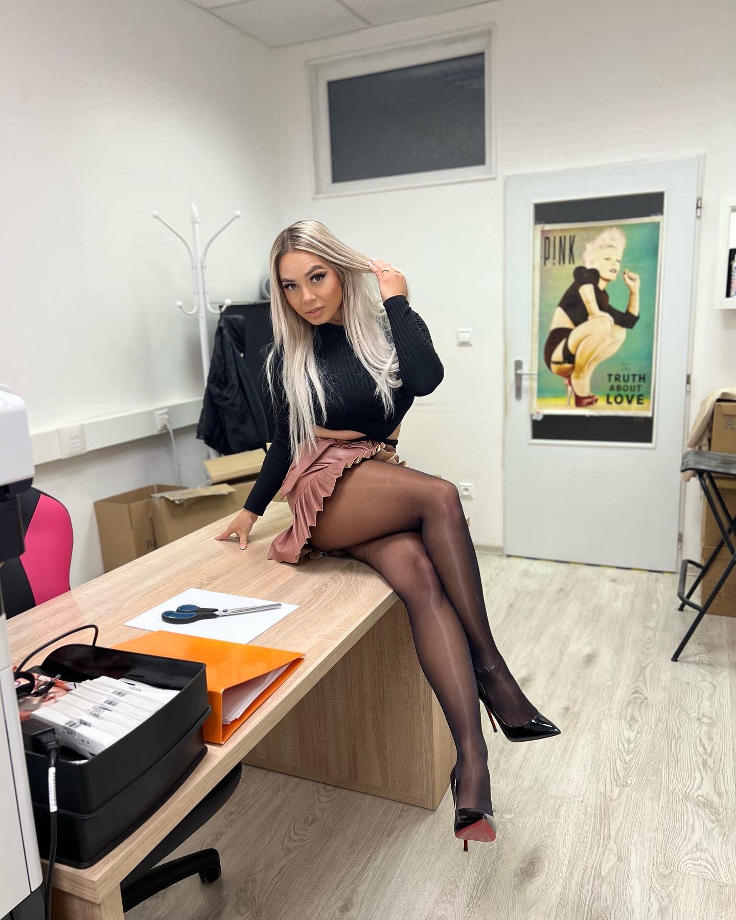 1 pic. ❤️❤️ today s outfit at work ❤️❤️ do u like it? https://t.co/yVBaKjrRYw