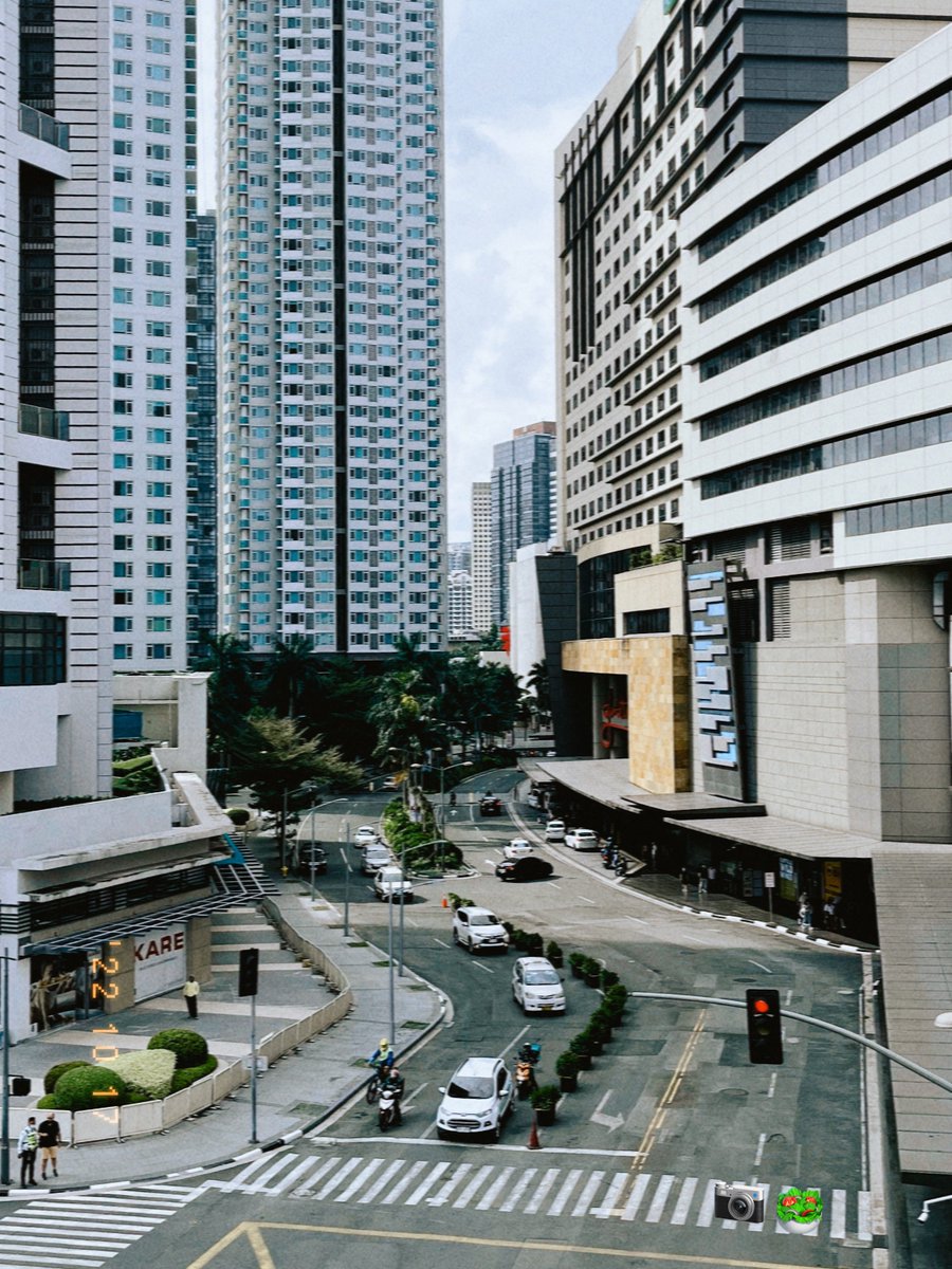 tzpreme's tweet image. if you don&apos;t have an actual film camera like this one, you may try old roll - classic q filter to get the same result.