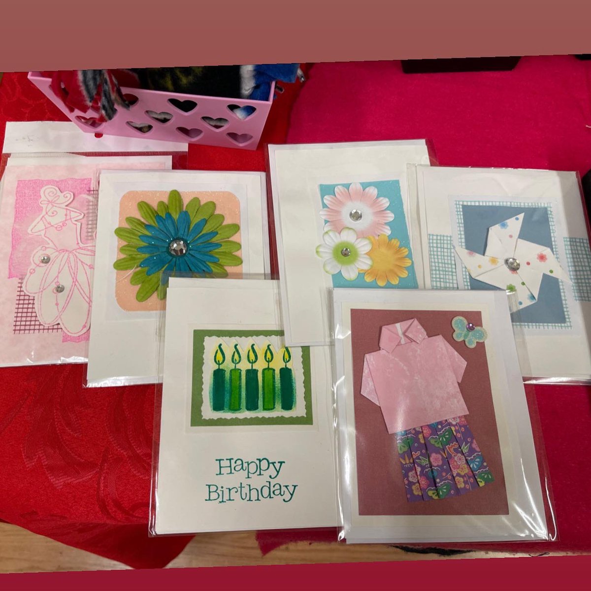 PinkEligio's tweet photo. Fun time at my first holiday craft show! It was a successful 2 days! It was great to see everyone again - old and new friends! One down - 3 more shows to go! 🌲🎁🌲 https://t.co/hGpbo8CfT2