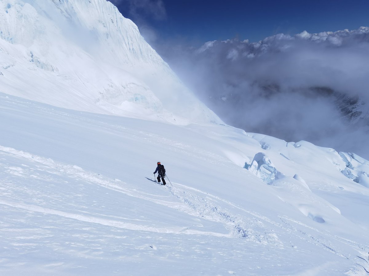 mountain_nico's tweet photo. Ein paar Schwünge auf 6.500 m. Schade, dass der #Manaslu in diesem Jahr keine besseren Bedingungen hatte 🙁 https://t.co/AIJm0ow5a8