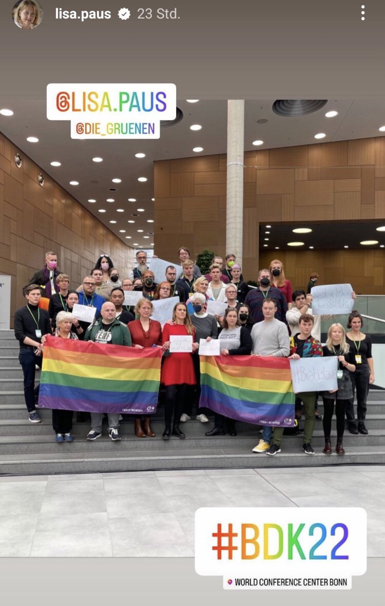 Madeleine (@missdelein2) on Twitter photo Unsere Bundesministerin für Familie <a href="/lisapaus/">Lisa Paus, MdB</a> lässt sich hier neben einem Parteikollegen ablichten, dessen Statement Shirt impliziert, Frauen & Mädchen, die nicht unwidersprochen Männer als Frauen behandeln sobald sie dies wünschen, Faschistinnen sind. #FrauenSagenNein Unsere Bundesministerin für Familie <a href="/lisapaus/">Lisa Paus, MdB</a> lässt sich hier neben einem Parteikollegen ablichten, dessen Statement Shirt impliziert, Frauen & Mädchen, die nicht unwidersprochen Männer als Frauen behandeln sobald sie dies wünschen, Faschistinnen sind. #FrauenSagenNein