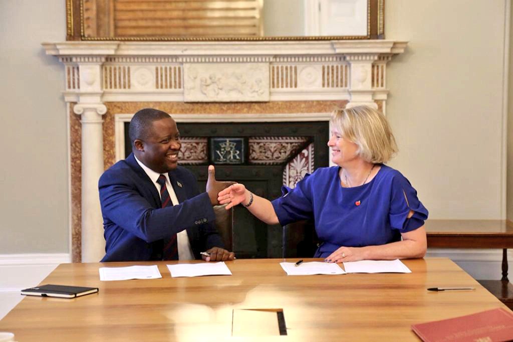 Nov '21 London: 🇿🇲&🇬🇧 Ministers sign 1st ever UK-Zambia #GreenGrowthCompact! April '22 Lusaka: 🇿🇲&🇬🇧 Ministers grace world's 1st in-country launch of #BII British International Investment! Oct '22 Washington: 🇿🇲&🇬🇧 Ministers witness MoU for US$50m UK #BII capital for 🇿🇲 SMEs!