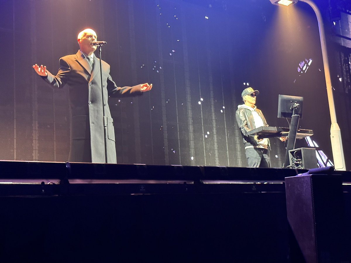 12inchsingle's tweet photo. @petshopboys Pet Shop Boys perfection in Vancouver tonight!
❤️👥💯 https://t.co/dA3D7o0hhK