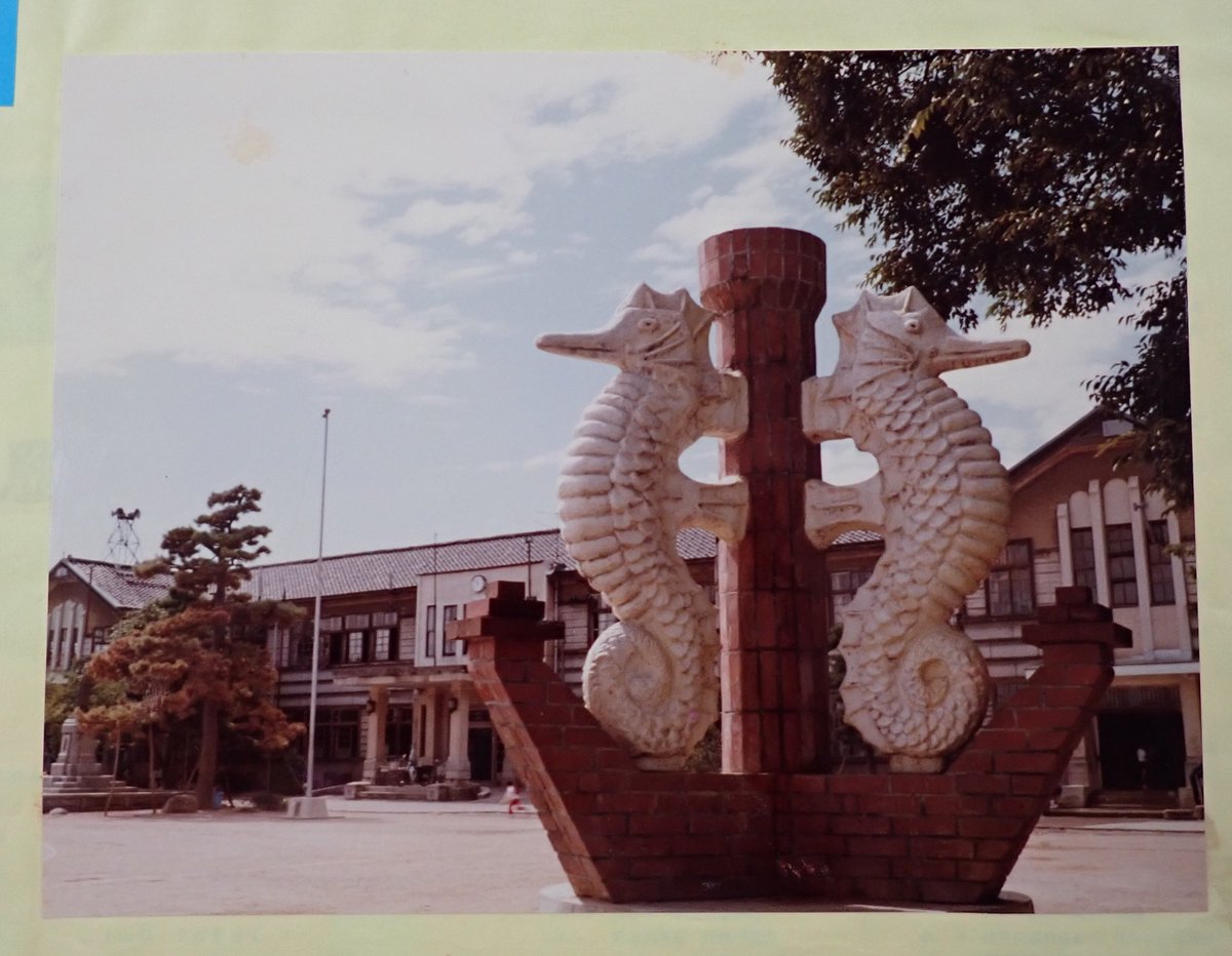 Shinji39763675's tweet photo. 昭和53年撮影の写真。
アルバムから外すとちぎれそうだったのでアルバムの上からスマホで撮った写真データ。
それをRightRoomで補正してみた。
日焼けしてしまった写真でもぎりぎりまで色を戻せるんですね。
#写真
#古い写真
#補正
#RightRoom
#昭和
#フィルム写真 https://t.co/hnTVQgzxXA