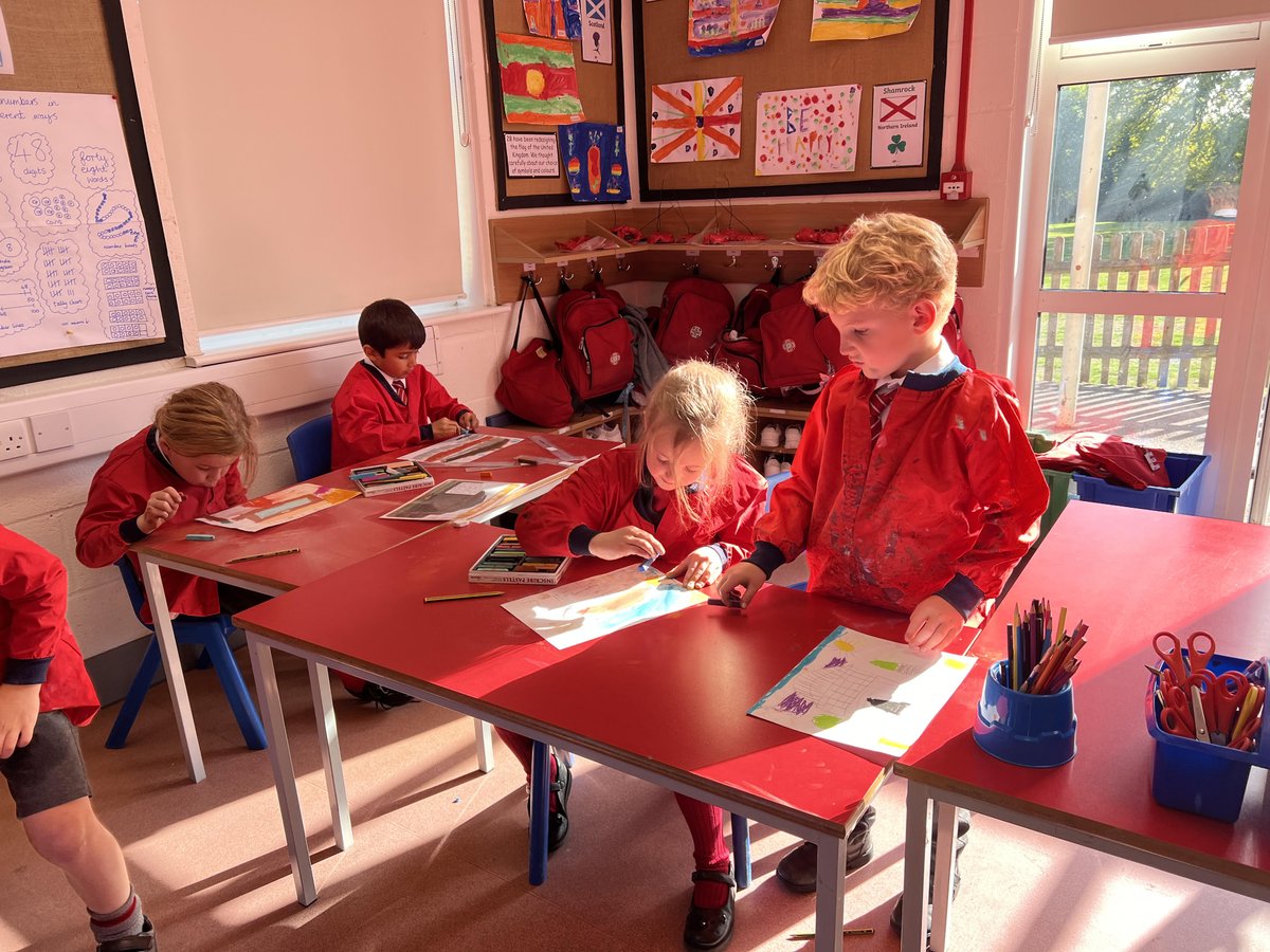 BGS_LowerSch's tweet photo. Year 2 have enjoyed learning about London through the Seasons #BGS_art #BGS_humanities #BGS_collaboration https://t.co/IoMgvqjJ7X