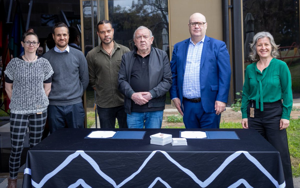 AIATSIS's tweet photo. Five stone tools, from the @israel_museum in Jerusalem have been returned to Wurundjeri Woi-Wurrung community in a ceremony at AIATSIS today!

Learn more - https://t.co/wZEz1deKSQ

#repatriation #AIATSIS #culturalheritage #return #alwayswasalwayswillbe https://t.co/UfiNTjhSlm
