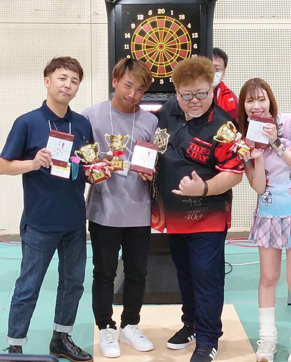 3624_amkn's tweet photo. 人吉球磨復興ダーツ大会
準優勝でした🥈
#鈴木猛大プロ
#���山郁子プロ
#田之口香織プロ
楽しかった〜😊 https://t.co/nnHA1I4ikh
