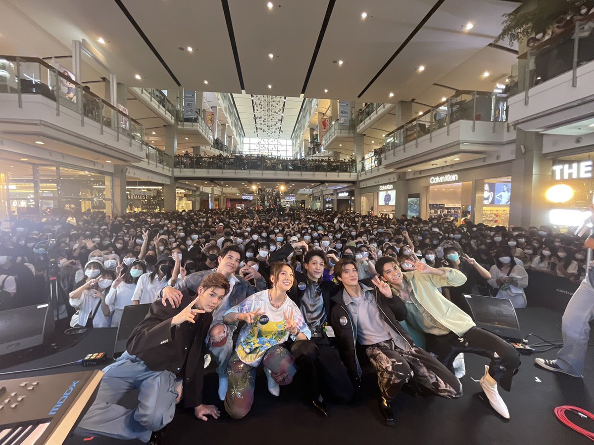 Y_idolSquads's tweet photo. Seeing this picture,  make me cry of happiness,  the amount of fans behind to cheers the boy's. I'm so happy and proud of them, No one is perfect, and you guy's are doing best. and that is why I am proud of you guys.💖🥰

#MelodyOfLife13 #MOL13 #YIDOL #warofytheseries #M2W https://t.co/iNSRfGTJn3