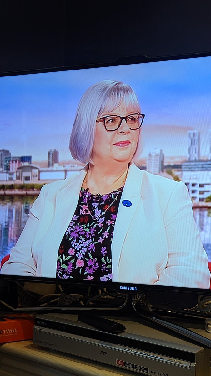 808Kate's tweet photo. Casually watching the news... Now leaping around the room in excitement at seeing @SAPHNAsharonOBE on my TV!!!! Always flying the school nurse flag 💓 #schoolnurse https://t.co/XoLAorvZuV
