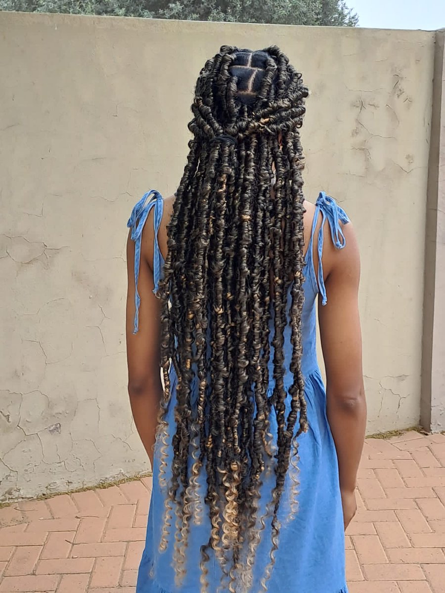 DokodaNeli's tweet photo. #BloemTwitter #UFS #BloemBusinesses #GirlTalkZA
Butterfly locs. Contact 078 262 4875 for bookings. https://t.co/4IE18fnSab